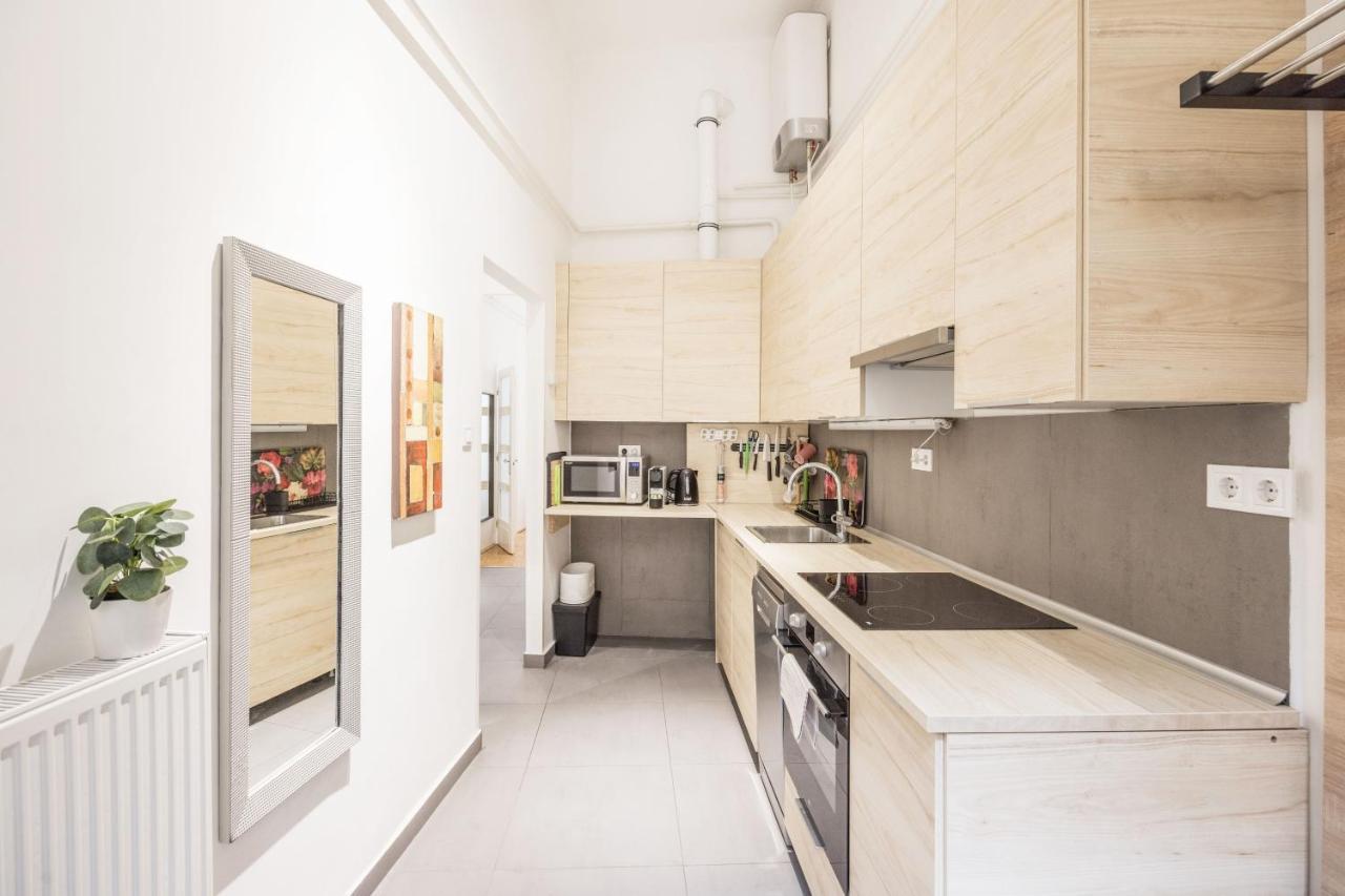 Elegant Apartment In Super Central Location Budapeste Exterior foto