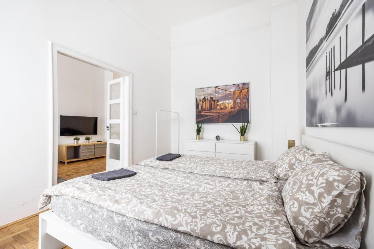 Elegant Apartment In Super Central Location Budapeste Exterior foto